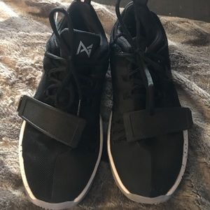 Nike Basketball Shoes, size 6y